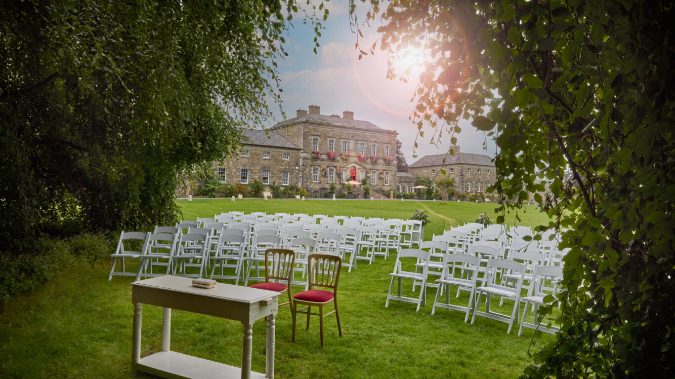 Wedding front lawn and house (1)
