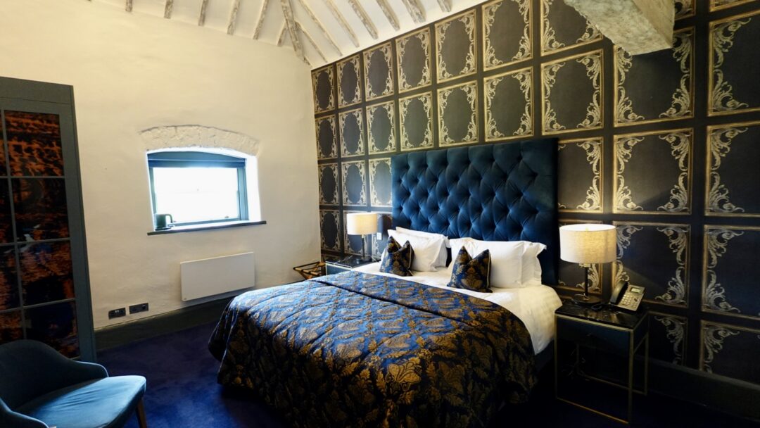 BEDROOM 302