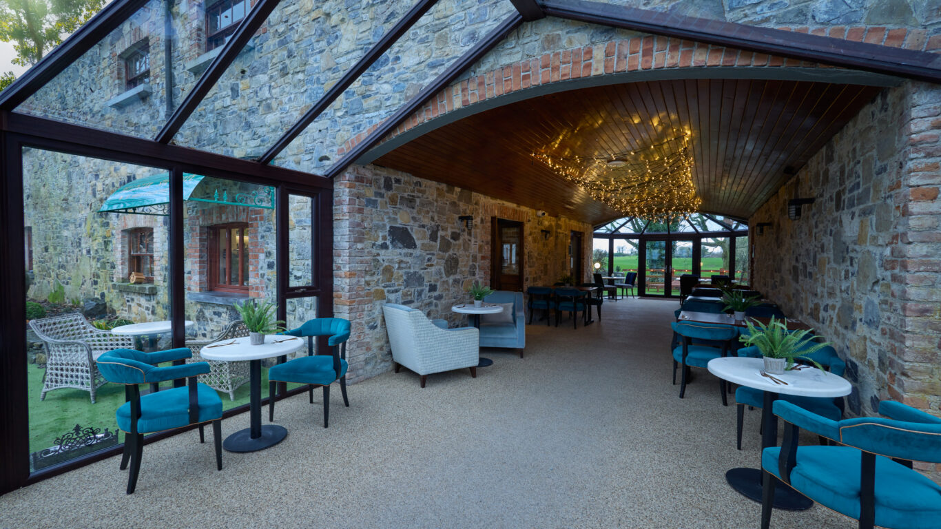 Spa cafe seating